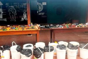 Operativo en Palmasola con incautación de armas y drogas