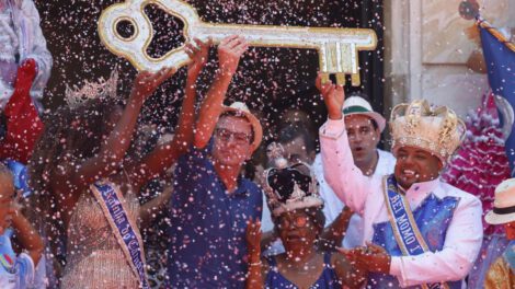 Carnaval de Río de Janeiro con el Rey Momo y el alcalde Eduardo Paes