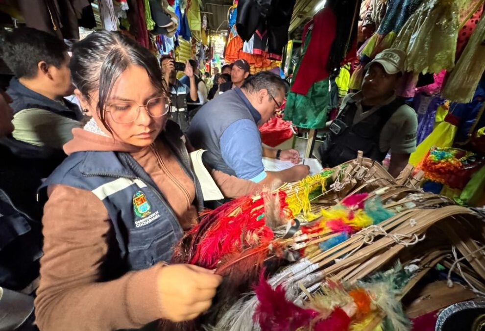 Decomiso de trajes de danzas de los Tobas y Suri Sicuri
