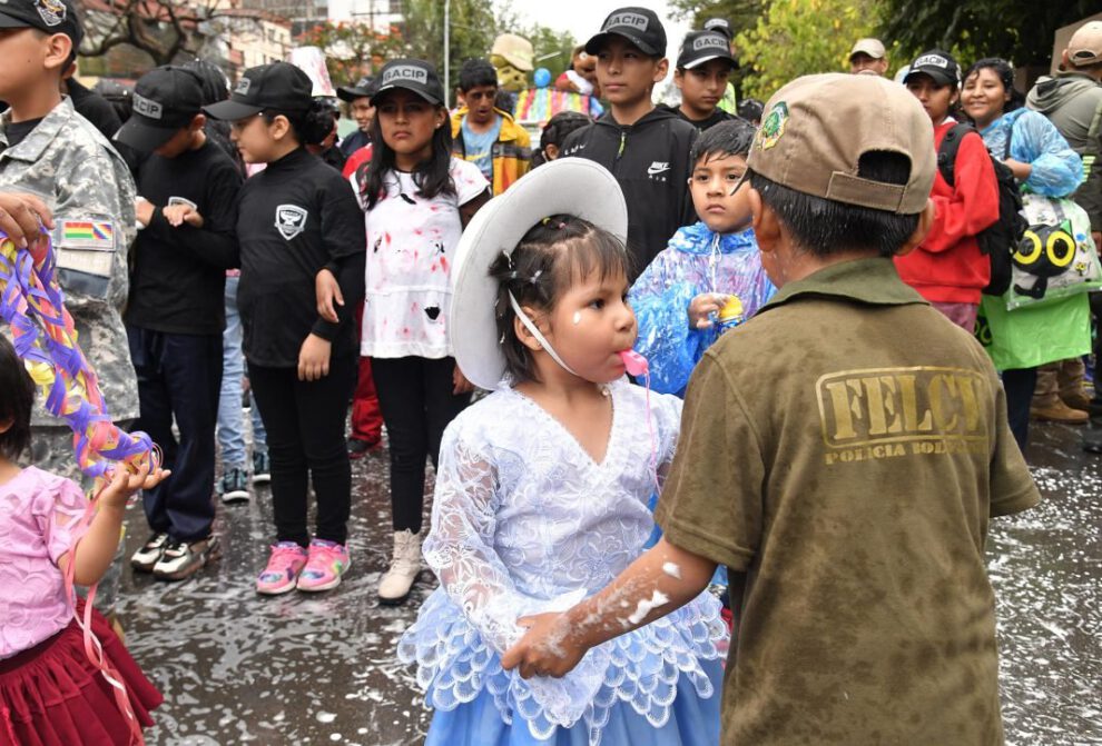 Chiquicoplas en el carnaval de Cochabamba