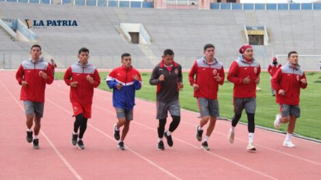 CDT Real Oruro busca refuerzos para darle jerarquía al plantel