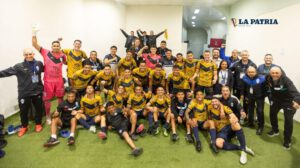 La alegría de los jugadores de GV San José tras la clasificación