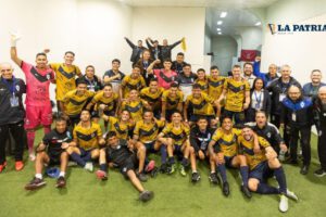 La alegría de los jugadores de GV San José tras la clasificación