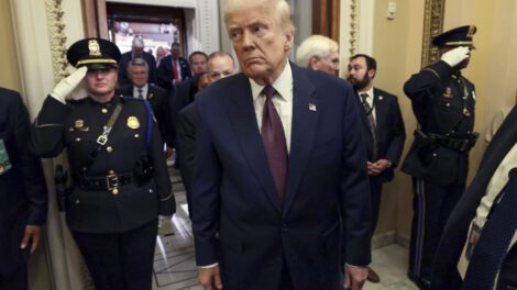 Trump suspende aranceles a México