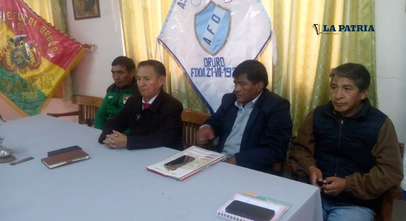 Luminarias estadio Bermúdez en Oruro