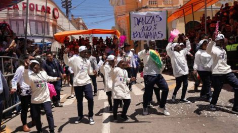 Nansana Kids en Bolivia promoviendo el turismo