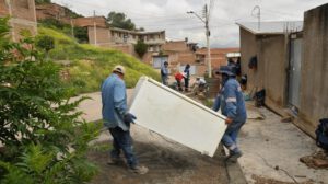 Evacuaciones en Cochabamba ante alertas de deslizamientos