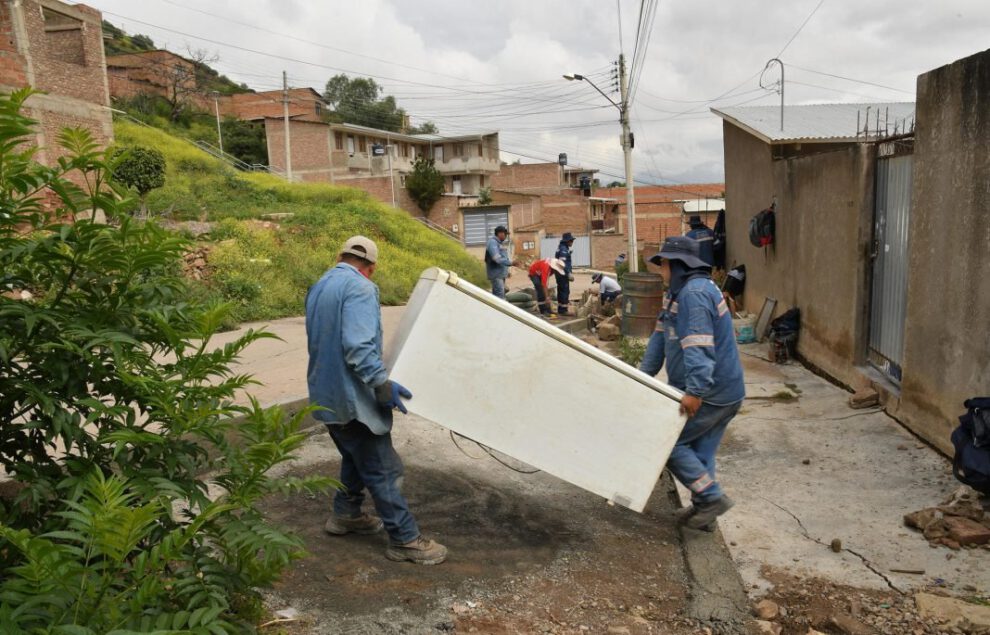 Evacuaciones en Cochabamba ante alertas de deslizamientos