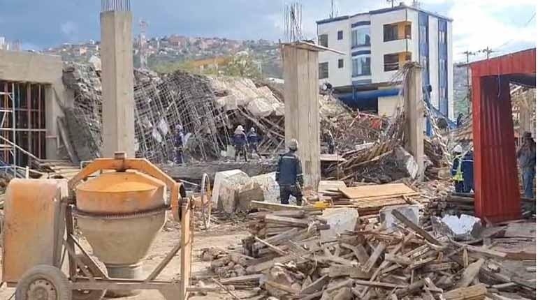 Colapso losa construcción Fexco en la Feria Exposición Internacional de Cochabamba