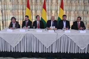 Encuesta para candidato presidencial del bloque de oposición