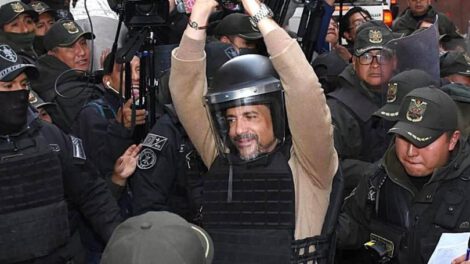 Luis Fernando Camacho llega al tribunal de La Paz