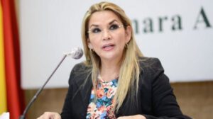 Jeanine Áñez cuestiona continuidad de FPV y PAN-BOL