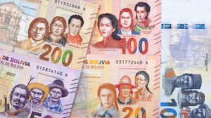 Billetes bolivianos sobre el contexto de aumentos salariales en Bolivia