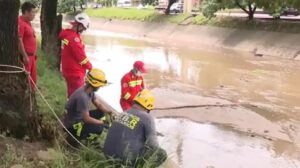 Hombre muerto en canal de drenaje tras lluvias intensas en Santa Cruz