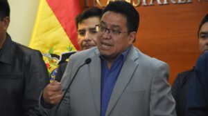 Ministro Siles defiende vigencia del delito de terrorismo