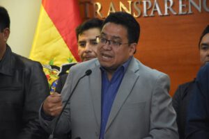 Ministro Siles defiende vigencia del delito de terrorismo