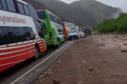 Problemas en la carretera Cochabamba-La Paz-Oruro ocasionan tráfico lento