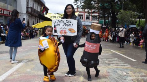 Galería de fotos del Corso Infantil mostrando creatividad de padres y niños