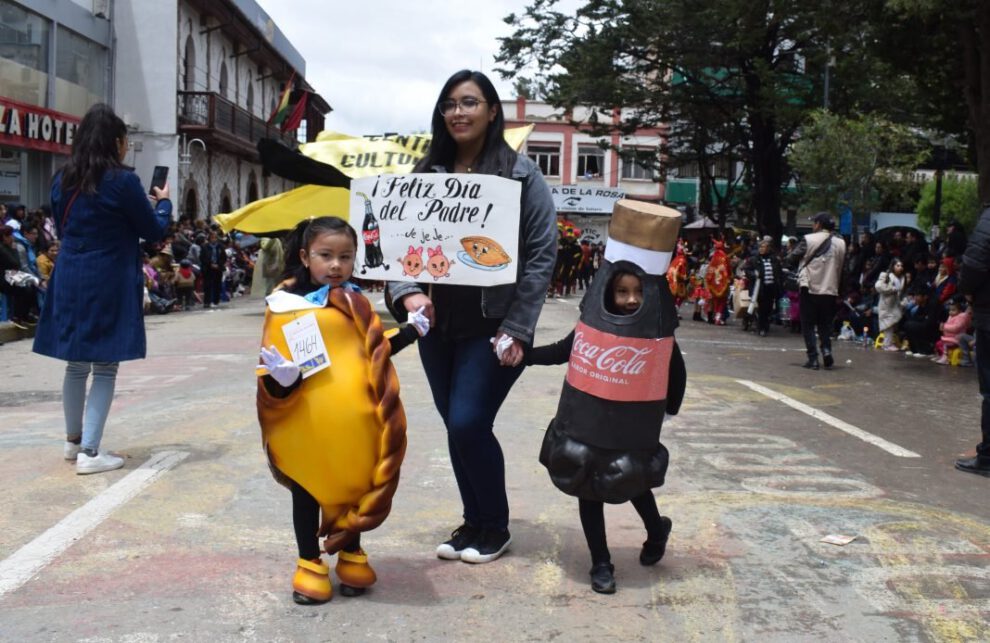 Galería de fotos del Corso Infantil mostrando creatividad de padres y niños