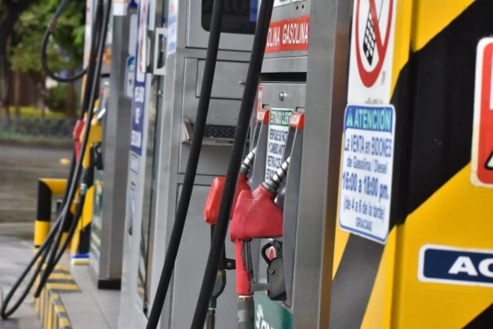 Escasez de combustibles en Bolivia