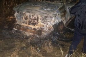 Hallan vehículo calcinado en Porongo