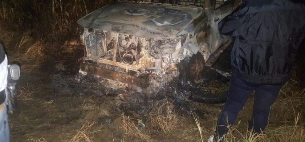 Hallan vehículo calcinado en Porongo