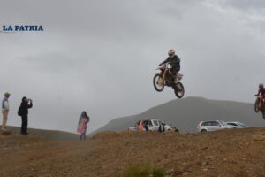 Primera prueba departamental de motociclismo en Oruro