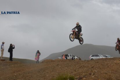 Primera prueba departamental de motociclismo en Oruro
