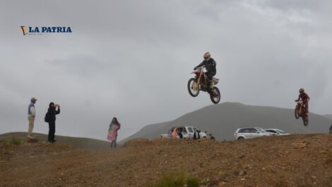 Primera prueba departamental de motociclismo en Oruro