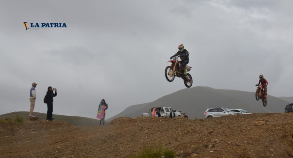 Primera prueba departamental de motociclismo en Oruro