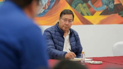 Luis Arce avión presidencial en medio de crisis económica