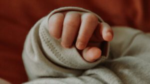 Anulan sentencia a adolescente por violación e infanticidio
