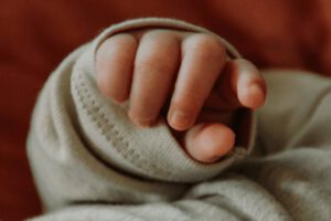 Anulan sentencia a adolescente por violación e infanticidio