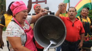 Crisis de combustible en Santa Cruz genera protestas con ollas vacías