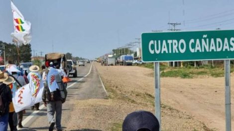 Interculturales toman retén en Cuatro Cañadas