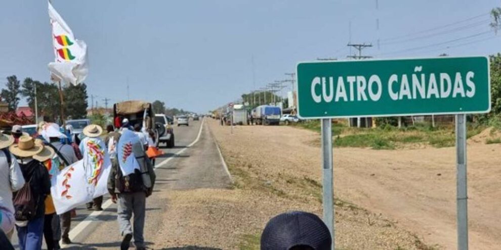 Interculturales toman retén en Cuatro Cañadas