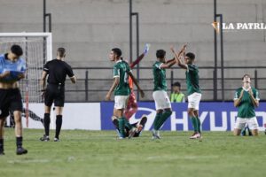 Festejo de los jugadores del Palmeiras luego de vencer a Belgrano en la semifinal