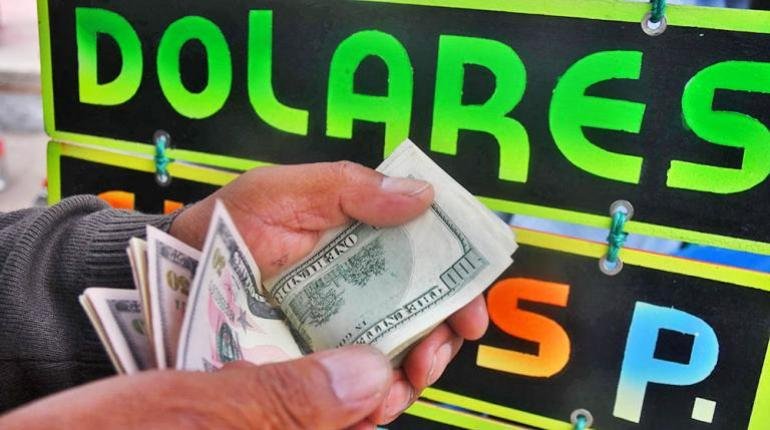 Dólar en el mercado paralelo alcanza hasta Bs 14