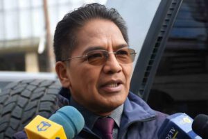 Restablecimiento de carreteras por el viceministro Jorge Silva