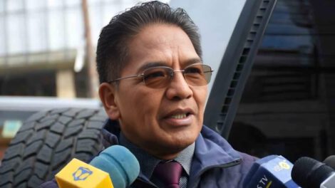 Restablecimiento de carreteras por el viceministro Jorge Silva