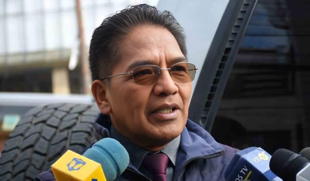 Restablecimiento de carreteras por el viceministro Jorge Silva