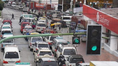Crisis de combustible en Bolivia con largas filas en estaciones de servicio