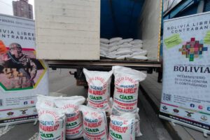 Entrega de azúcar a Emapa por el Viceministro de Lucha Contra el Contrabando