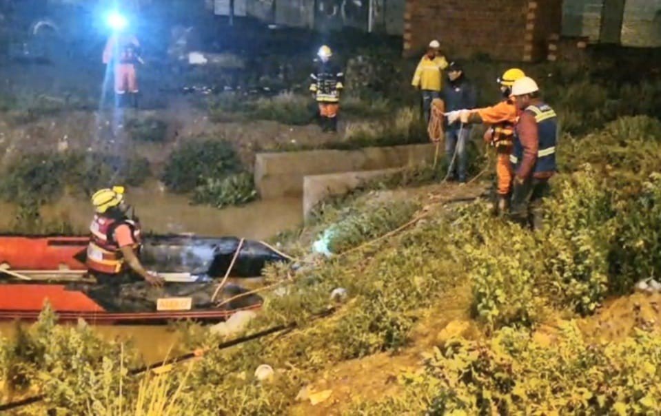 Búsqueda de niño en Oruro tras caer a canal de desagüe
