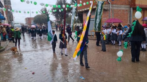 Unidad Educativa Turco celebra 75 años de historia en Oruro