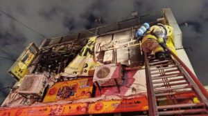 Incendio en centro comercial en Santa Cruz