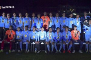 Bolívar equipo modelo 2025 con la camiseta del centenario