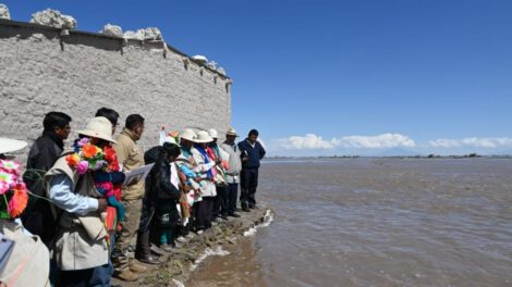 Emergencia en Oruro por desborde del río Lauca