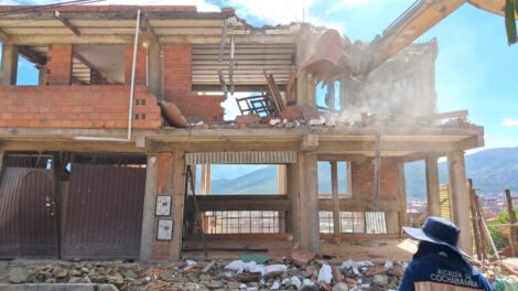 Demolición de casas en Cochabamba por deslizamientos