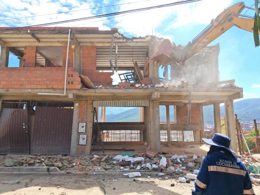 Demolición de casas en Cochabamba por deslizamientos